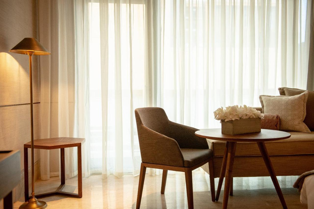 Shirvan Hotel City Yard Cidde Dış mekan fotoğraf A living room with a floor lamp