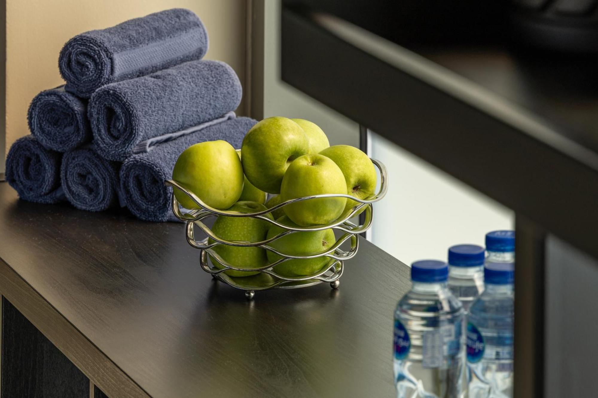 Shirvan Hotel City Yard Cidde Dış mekan fotoğraf A basket of apples