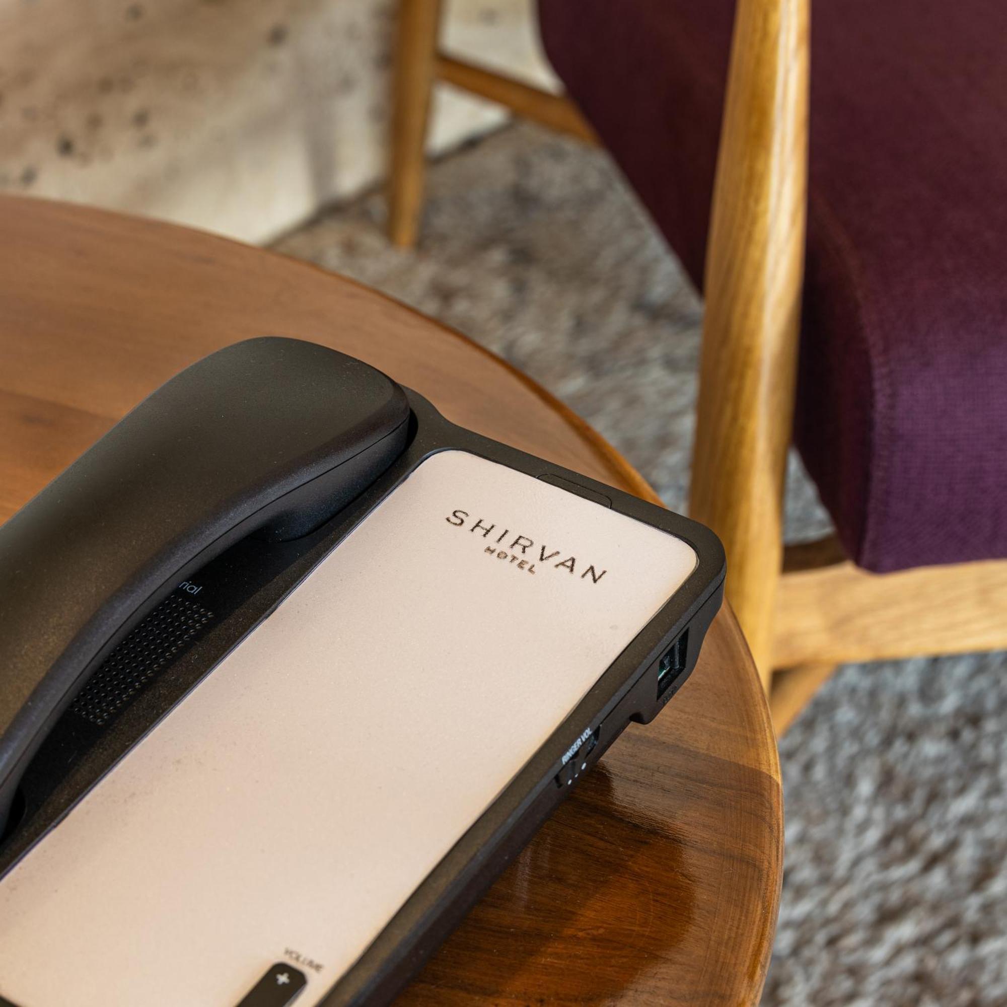 Shirvan Hotel City Yard Cidde Dış mekan fotoğraf A telephone in a hotel room
